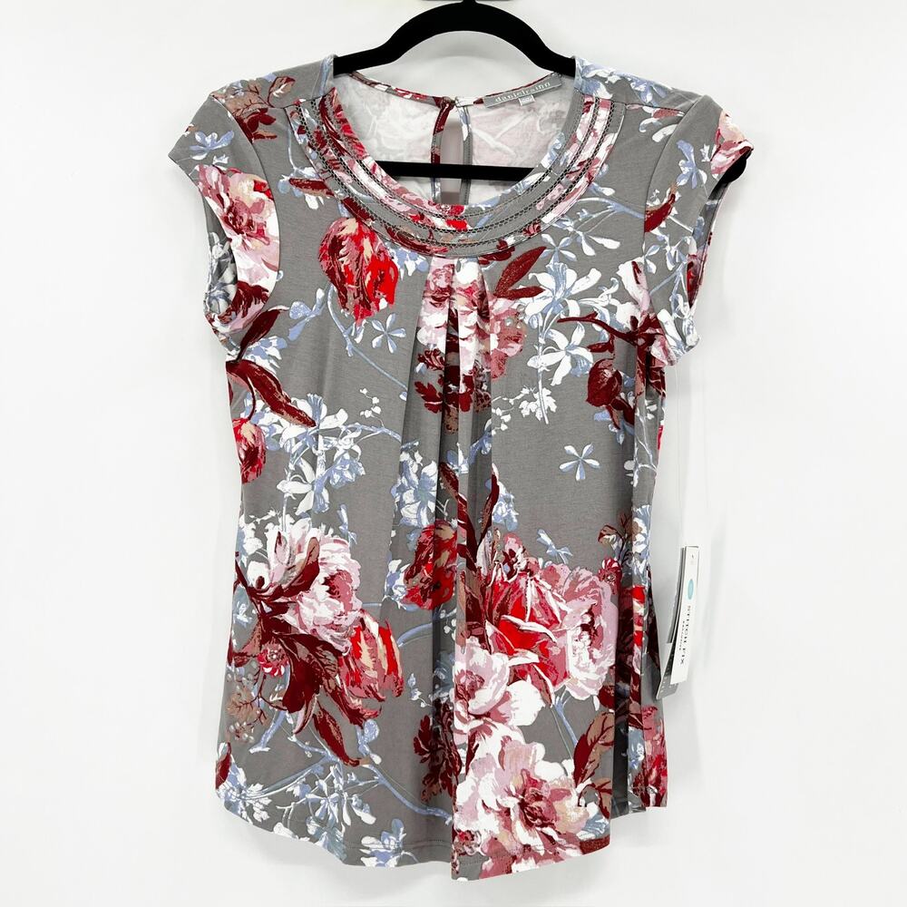 NWT DanielRainn Women's Gray Red Floral Pleated Blouse Top Size PXS